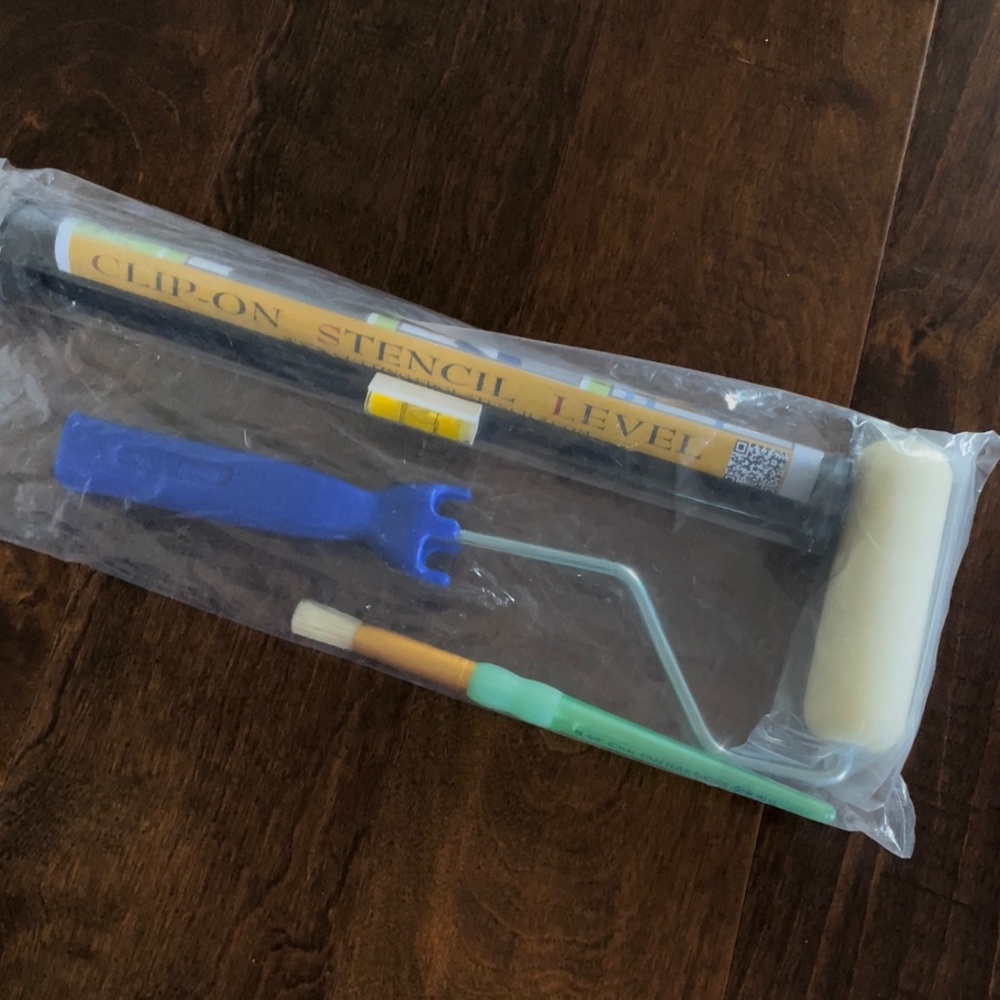 NEW Stencil kit clip-on level leveler 5/8” brush and roller